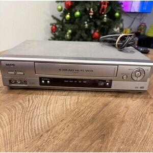 Sanyo 4-Head Hi-Fi VCR VWM-900 VHS Player Tested And Working. No Remote